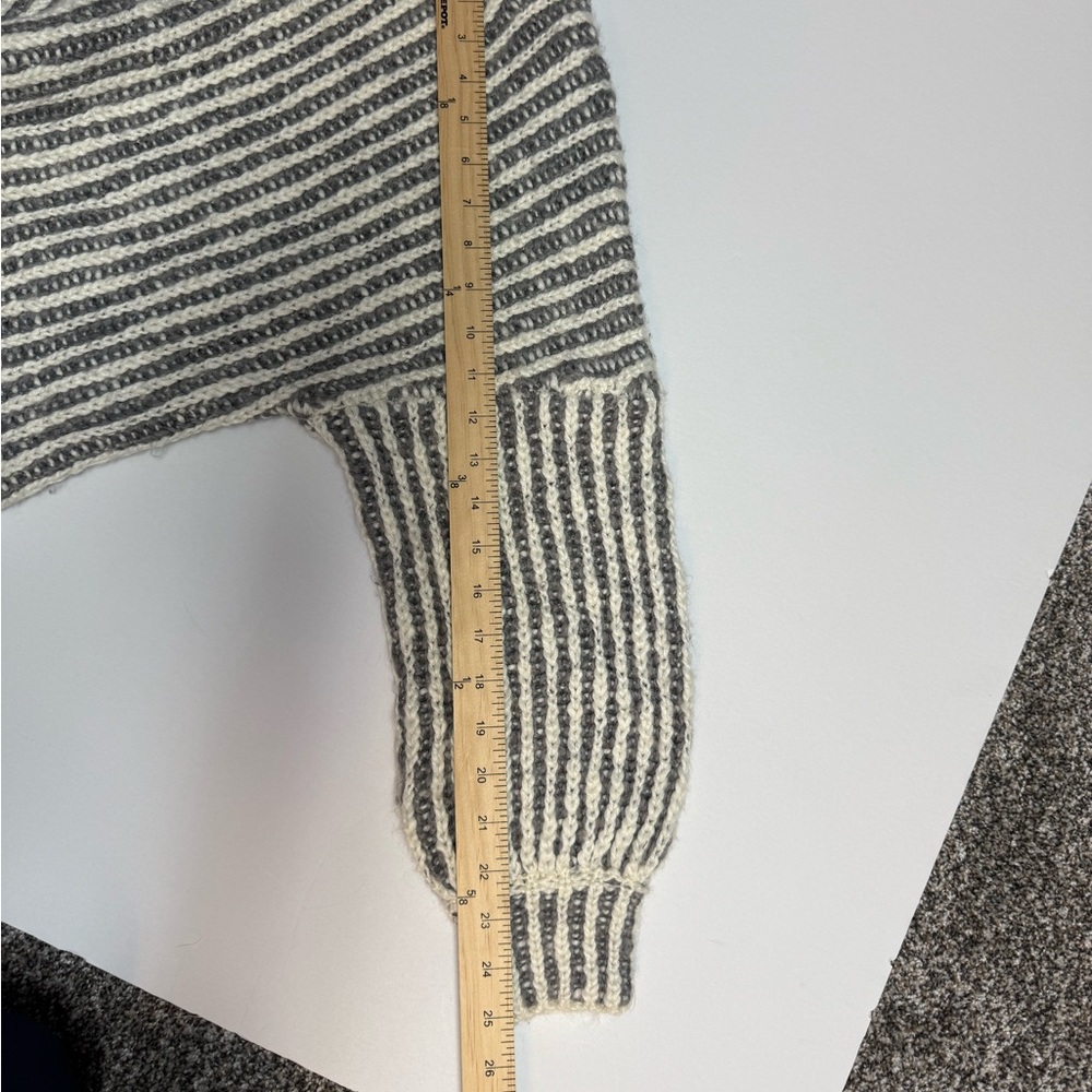 POL Gray and White Cowl Neck Sweater S - Picture 11 of 11